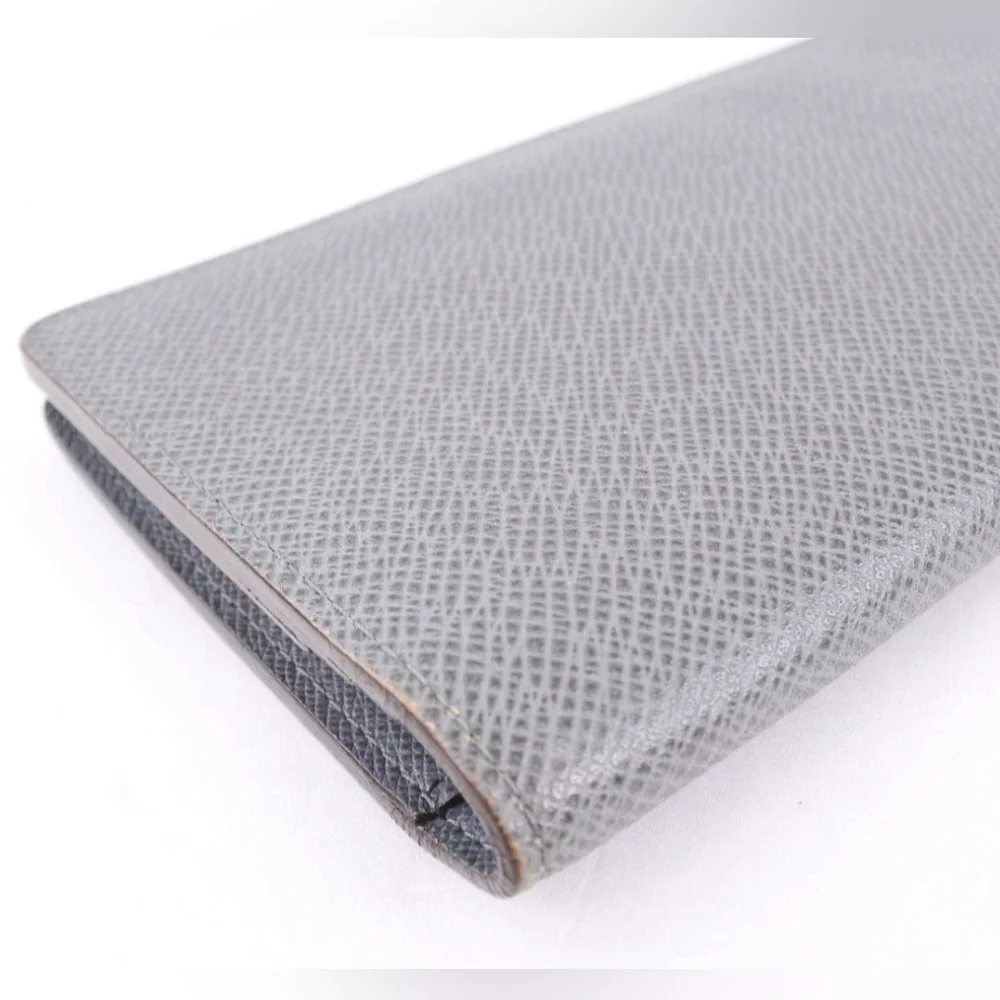 RARE LOUIS VUITTON Grey Taiga Brazza (Unisex) Bifold Long Wallet (EUC)